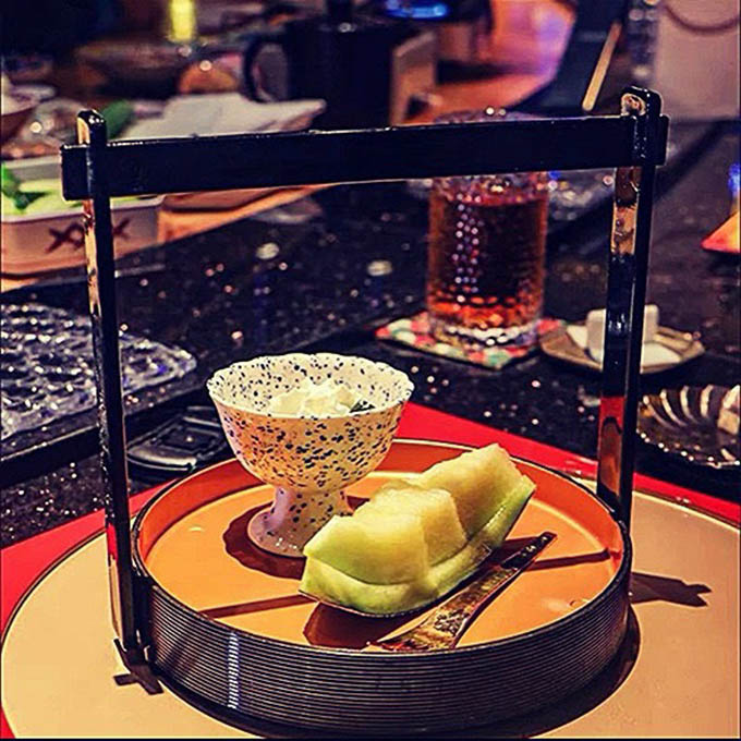 Khay bày Sushi có quai cầm phong cách Nhật Bản